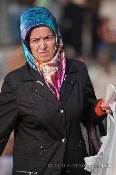 20100403_175222 D300.jpg - Lady with her shopping bags